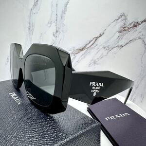 Authentic Prada Eyewear PR13ZS10N5S0
cat-eye frame sunglasses Prada | Accessories | Authentic Prada Eyewear  main image 4